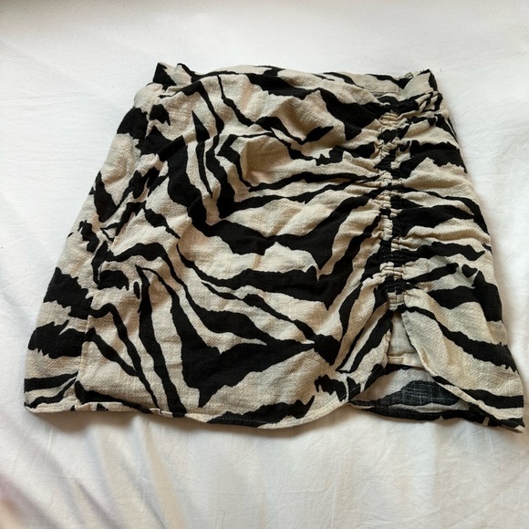 Linen Zebra Mini Skirt 4 - Picture 1 of 3